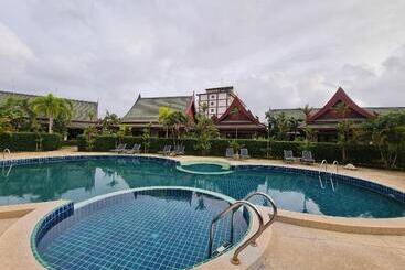 هتل Airport Resort & Spa