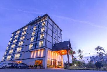 هتل Airport Resort & Spa
