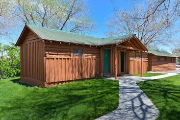 هتل Buffalo Bill Cabin Village