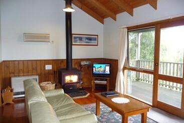 هتل Daysy Hill Country Cottages