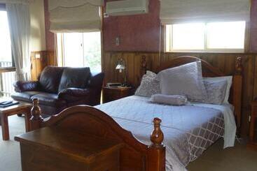 هتل Daysy Hill Country Cottages