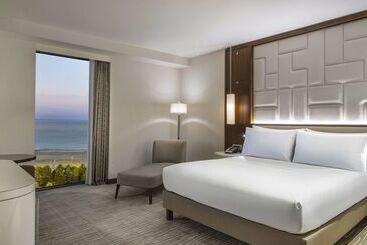 هتل Hilton Batumi