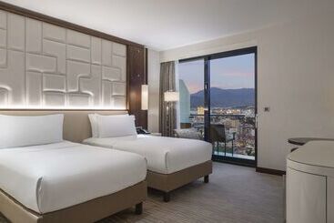 هتل Hilton Batumi