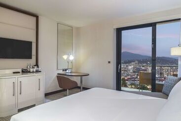 هتل Hilton Batumi