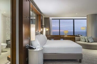 هتل Hilton Batumi
