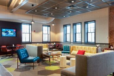 هتل Hilton Garden Inn Burlingtondowntown