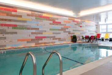 هتل Hilton Garden Inn Burlingtondowntown