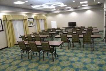 هتل Holiday Inn Express & Suites Houston Northwest Brookhollow, An Ihg