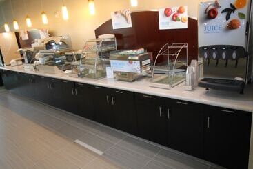 هتل Holiday Inn Express & Suites Houston Northwest Brookhollow, An Ihg