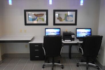 هتل Holiday Inn Express & Suites Houston Northwest Brookhollow, An Ihg