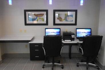 هتل Holiday Inn Express & Suites Houston Northwest Brookhollow, An Ihg