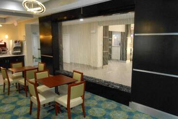 هتل Holiday Inn Express & Suites Houston Northwest Brookhollow, An Ihg