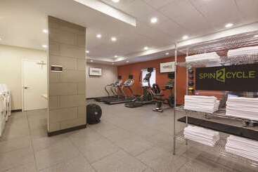 هتل Home2 Suites By Hilton College Station