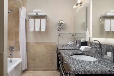 هتل Homewood Suites By Hilton Chicago Downtown/magnificent Mile