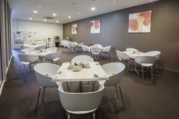 هتل Honeysuckle Executive Apartments