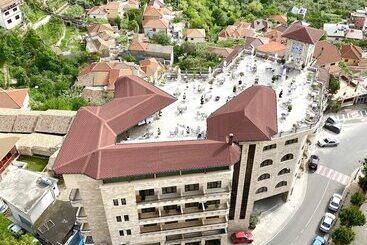 هتل Panorama Kruje View On The Castle And The Old Town