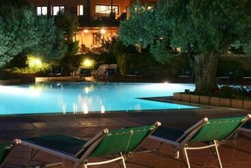هتل Villaggio Porto Rhoca