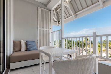 هتل Radisson Blu Azuri Resort & Spa