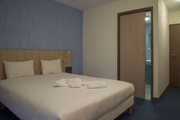 هتل The Originals Access, Hôtel Cholet Gare
