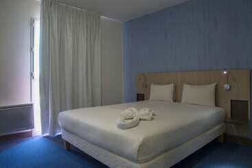 هتل The Originals Access, Hôtel Cholet Gare