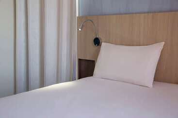 هتل The Originals Access, Hôtel Cholet Gare