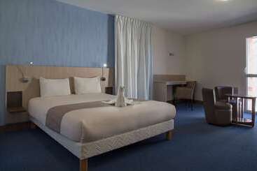 هتل The Originals Access, Hôtel Cholet Gare