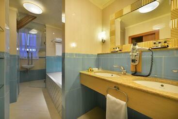 هتل Zvon Design Suites