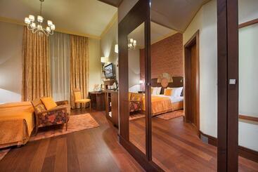 هتل Zvon Design Suites