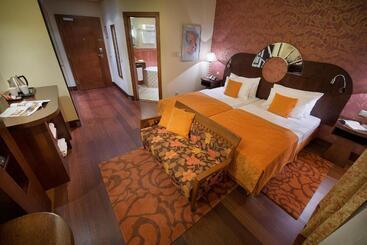 هتل Zvon Design Suites