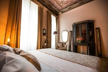پانسیون Soprarno Suites