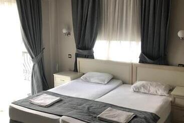 The Prince Inn Hotel & Villas
