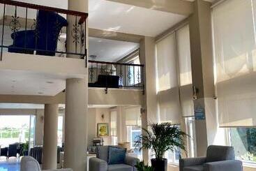 The Prince Inn Hotel & Villas
