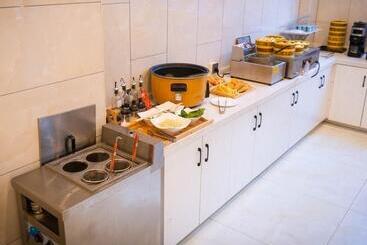 هتل Greentree Eastern  Bengbu Huaishang Avenue Guogou Plaza