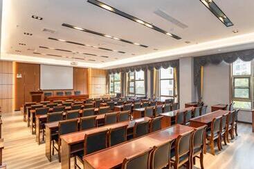 هتل Greentree Eastern  Bengbu Huaishang Avenue Guogou Plaza