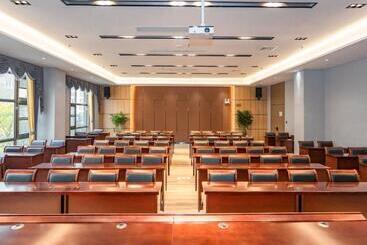 هتل Greentree Eastern  Bengbu Huaishang Avenue Guogou Plaza