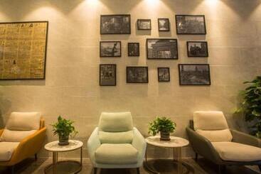 هتل Greentree Inn Express Hainan Haikou Haixiu Zhong Road