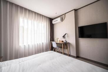 Hanting Hotel Zhuhai Xiangzhou Long Distance Bus Station