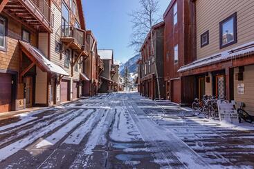 هتل Double Diamond Ski In/ski Out Chalet