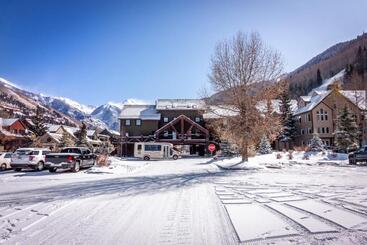 هتل Double Diamond Ski In/ski Out Chalet