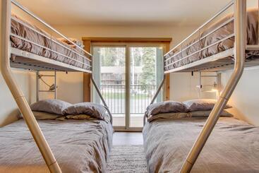 هتل Purgatory Townhome