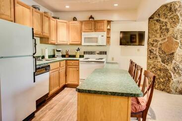 هتل Cozy Slopeside Condo