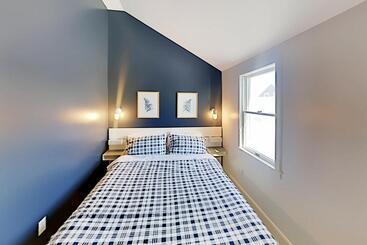Hotel Long Pier Lodge