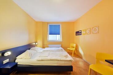 Отель Bed Nbudget City   Hostel