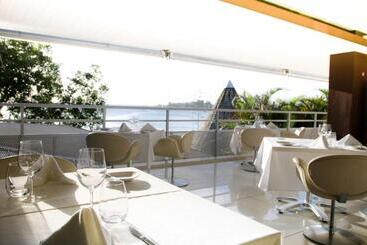 هتل Chateau Royal Beach Resort & Spa, Noumea