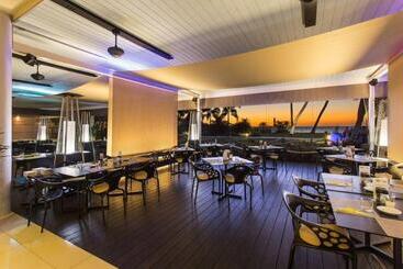 هتل Chateau Royal Beach Resort & Spa, Noumea