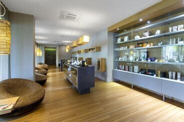 هتل Chateau Royal Beach Resort & Spa, Noumea