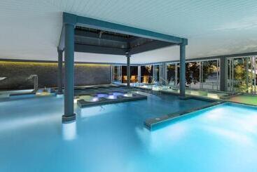 هتل Chateau Royal Beach Resort & Spa, Noumea