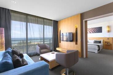 هتل Chateau Royal Beach Resort & Spa, Noumea