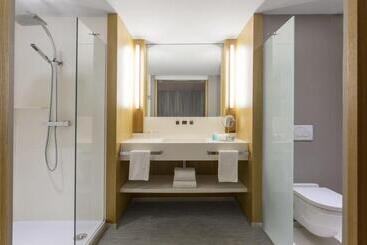 هتل Chateau Royal Beach Resort & Spa, Noumea