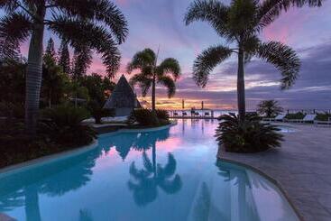 هتل Chateau Royal Beach Resort & Spa, Noumea